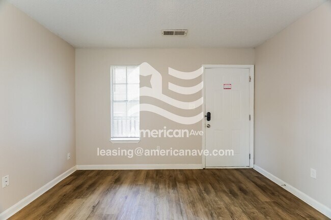 Foto del edificio - 1049 Northwood Dr