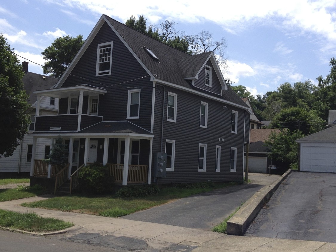 60 Oak Ave, Shelton, CT 06484 Apartments in Shelton, CT