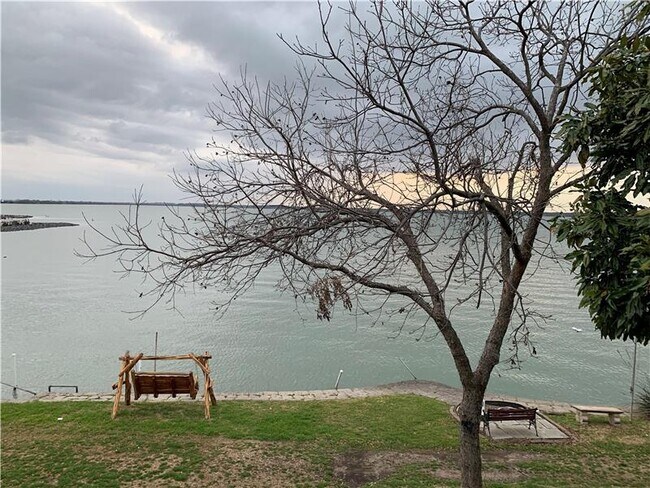 Foto del edificio - 3922 Mediterranean St