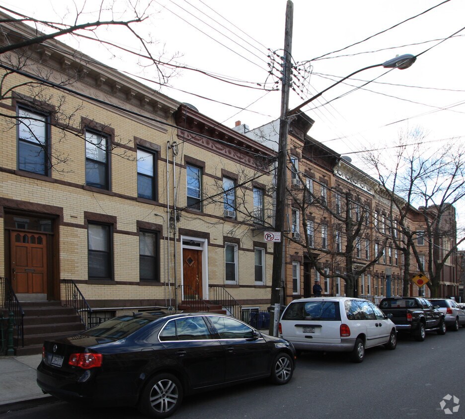 Building Photo - 60-66 Catalpa Ave