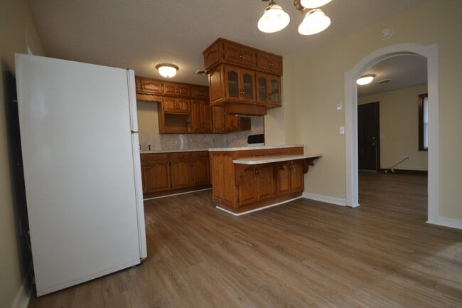 Building Photo - 2 Bed 1 Bath 900 SQFT Home in Bolivar!