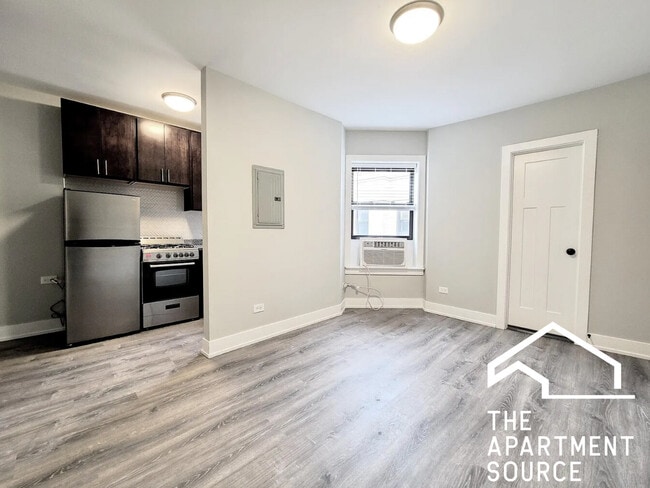 Building Photo - 429 W Belden Ave