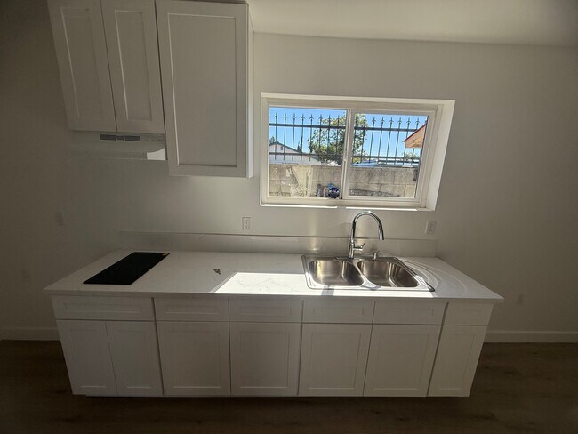 Foto del edificio - 7533 Vineland Ave