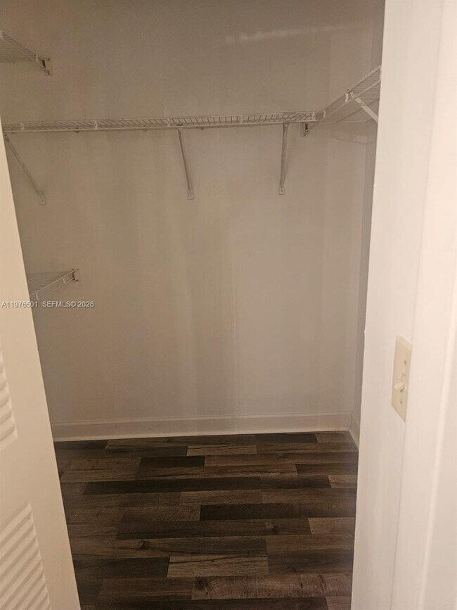 Foto del edificio - 9799 Westview Dr