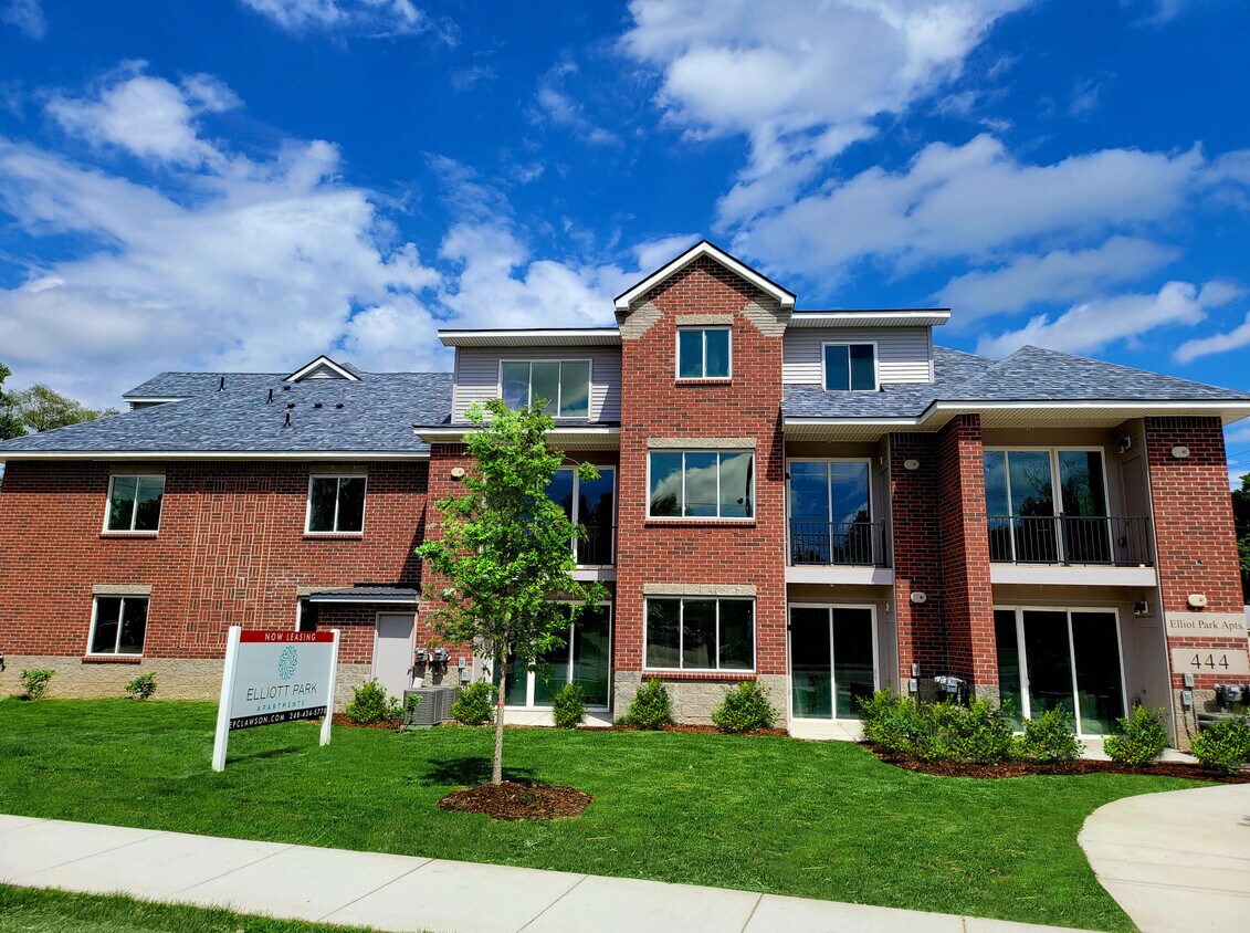 Elliott Park Apartments 444 N Rochester Rd Clawson, MI Apartments