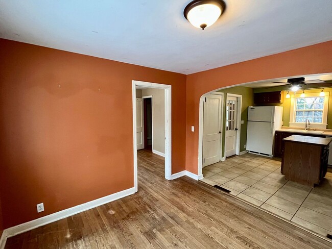 Foto del edificio - 3 Bed 2 Bath Single Family Home in Rothsch...