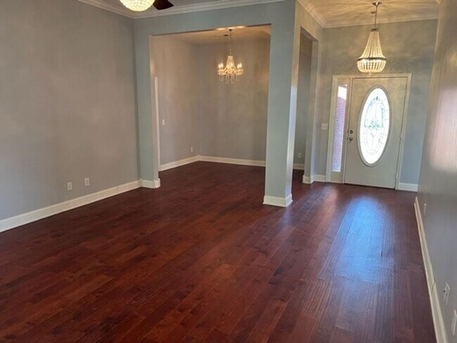 Foto del edificio - Cozy 3 Bed 2 Bath House! Available August ...