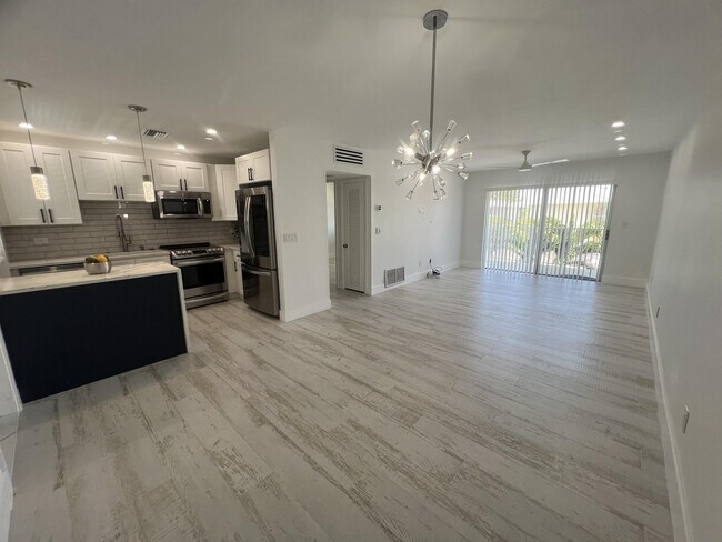 Building Photo - 813 Hummingbird Way