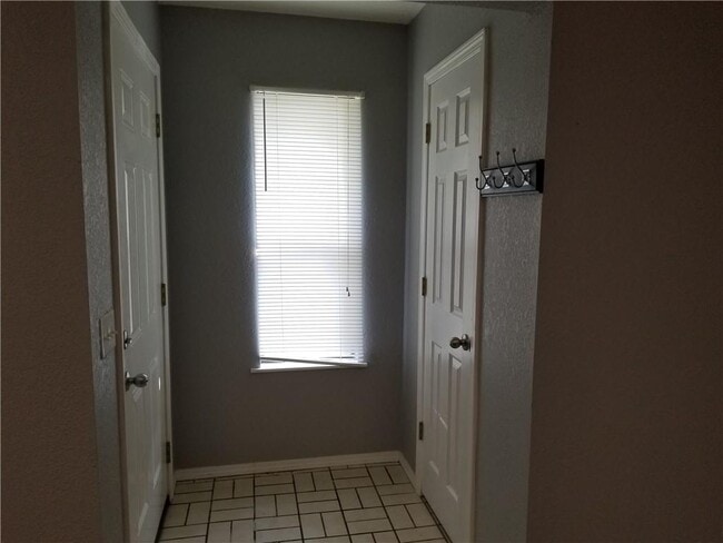 Building Photo - 914 Turtle Creek Dr