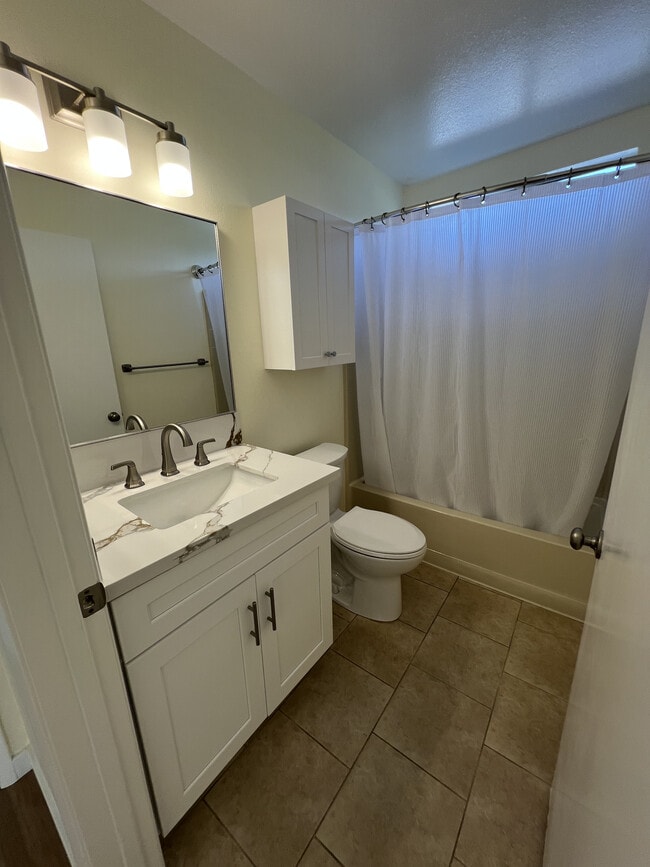 Building Photo - Toland Way Apartments