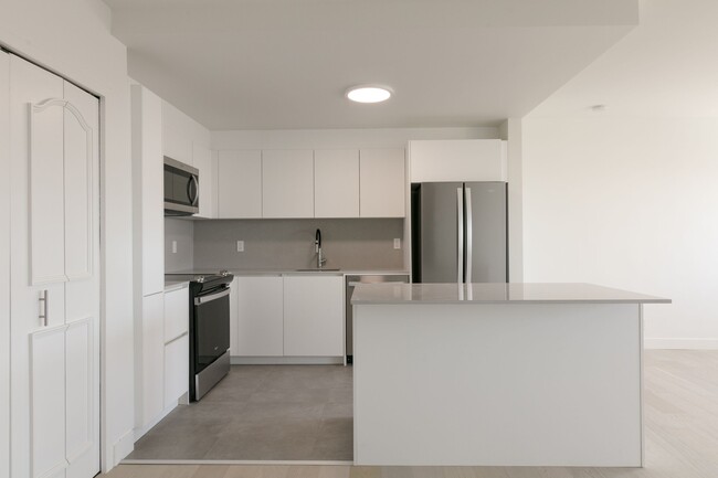 Building Photo - 4555 Av. Bonavista