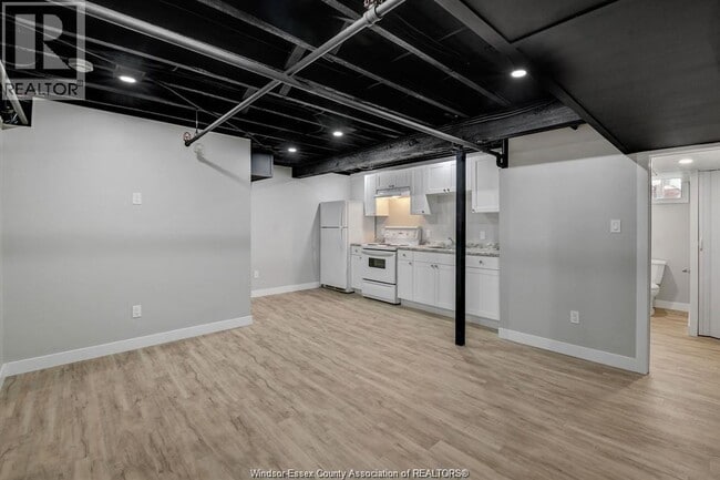 Building Photo - 1094 Lincoln Rd