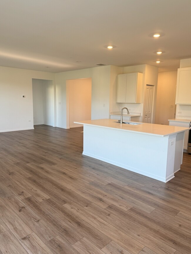 Building Photo - 10891 Thomas St