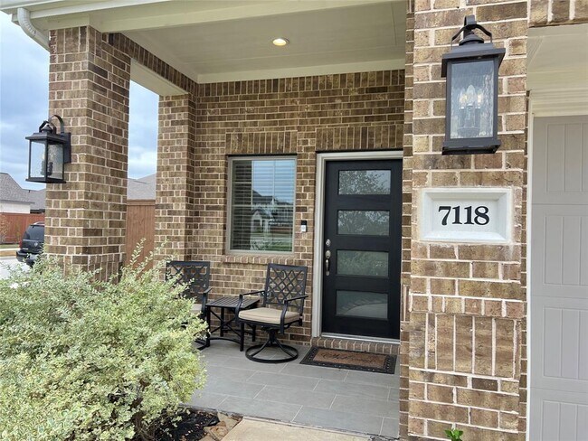Building Photo - 7118 Grassland Vis Ln