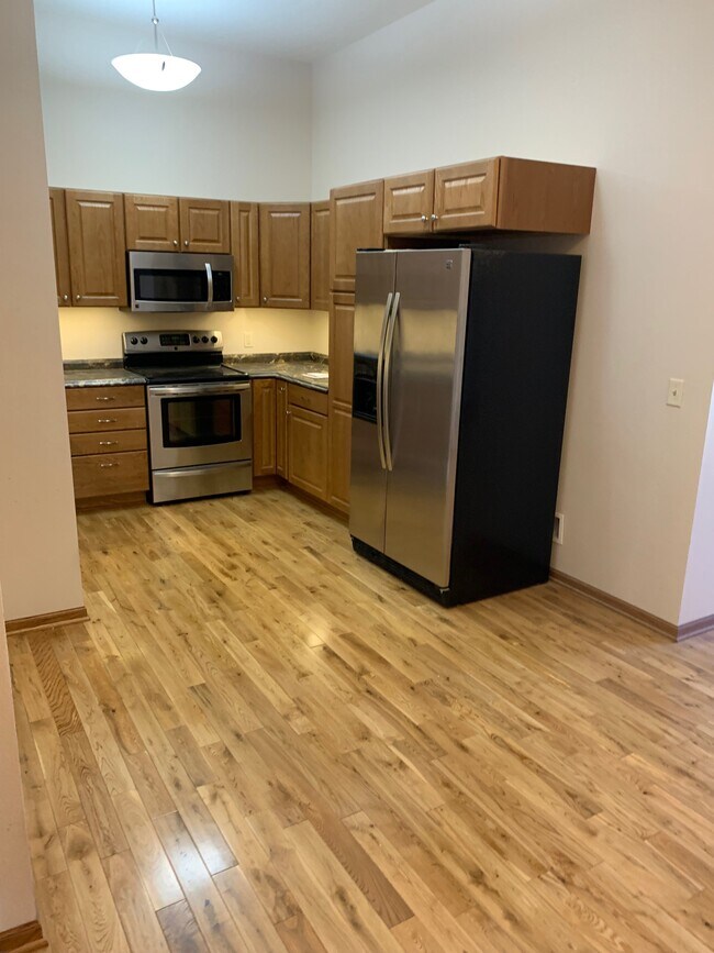 Building Photo - 802 4th Ave