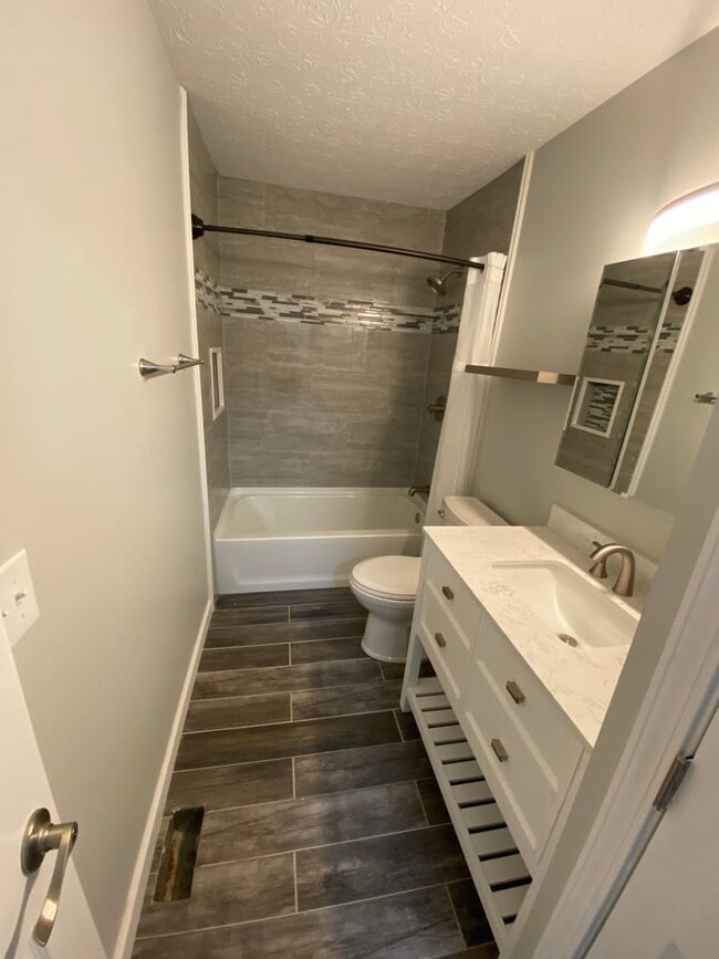 Building Photo - 3233 Summerhill Ln
