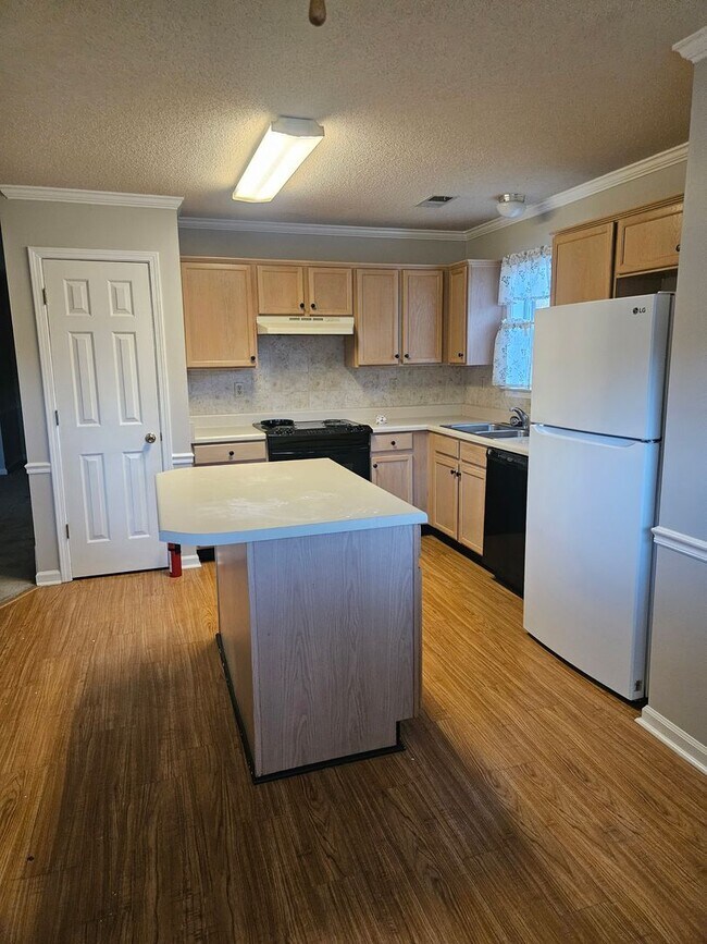 Foto del edificio - Available Now!   half off first months rent special!