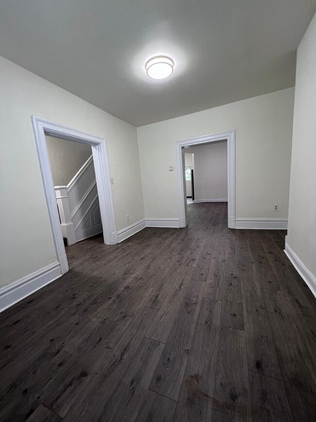 Foto del edificio - Updated 4BR 1.5 bath home with rear parking!