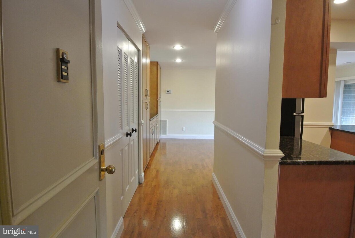 11301 Commonwealth Dr Unit 202, Rockville, MD 20852 Room for Rent in