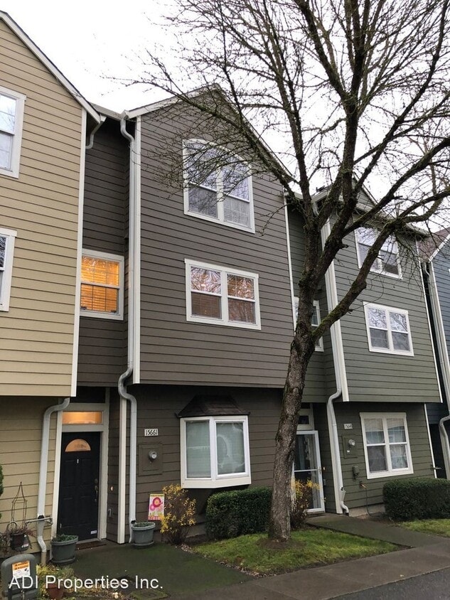 3 br, 2 bath House 15661 SW Black Quartz St House Rental in