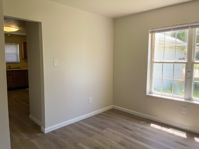 Building Photo - Fully renovated home in Vandeventer