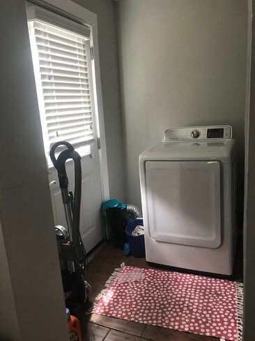 Foto del edificio - 835 N Jefferson St