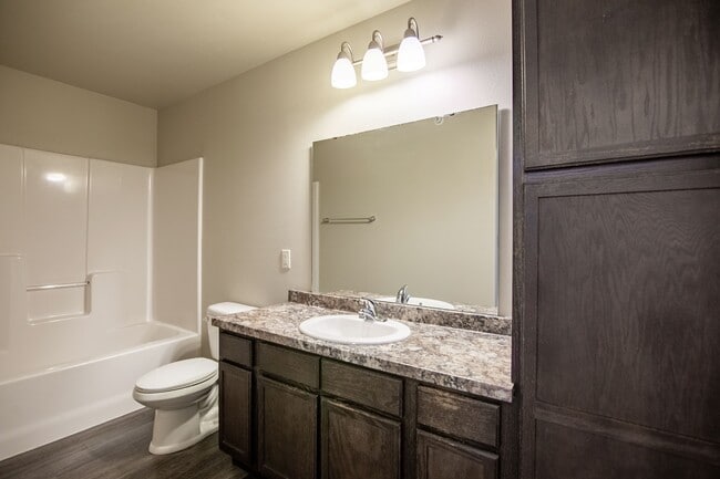 Building Photo - Eaglebrook Apartments
