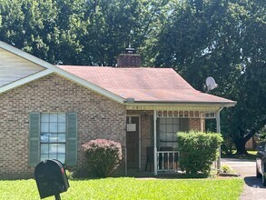 Building Photo - 1811 Daisy Ct