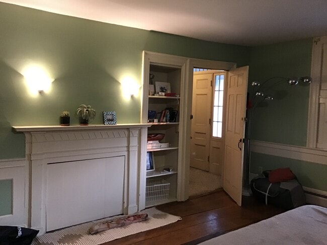 Apt 2 main room - 552 Mammoth Rd