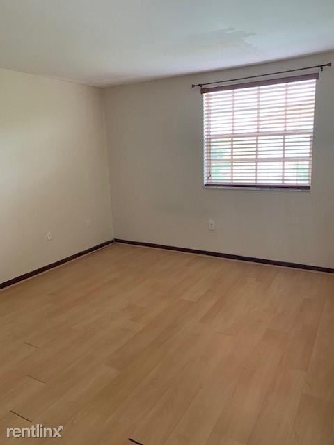 Building Photo - 9711 Fontainebleau Blvd