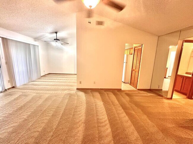 Foto del edificio - 5395 Dover Village Ln