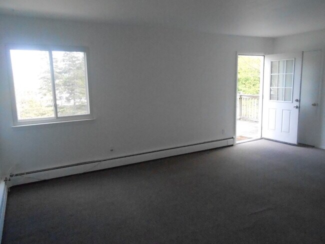 Entrada principal privada - 172 Wicks Rd