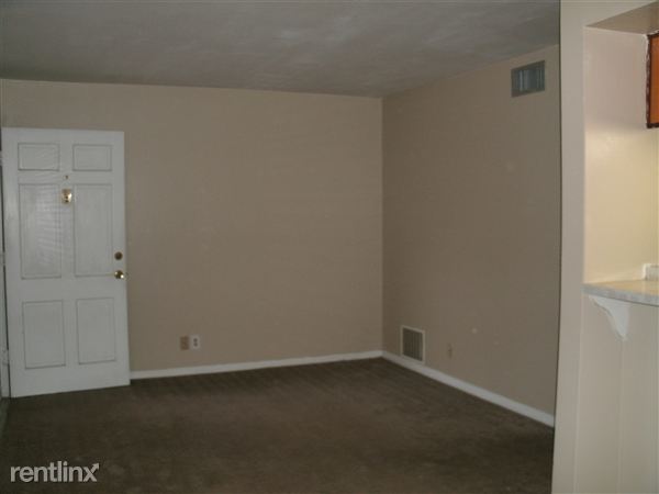 Building Photo - 825 E Ailsie Ave