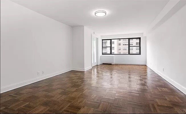 Foto principal - 405 E 57th St