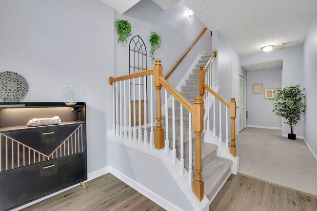 Building Photo - 541 Lantern Wood Dr
