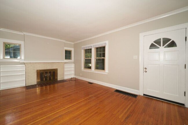 Building Photo - Charming Broad Ripple Bungalow