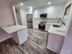 Building Photo - 318 Woodview Ave