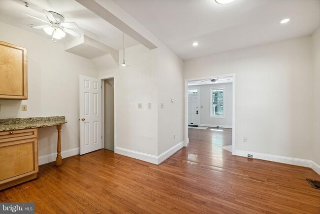Foto del edificio - 627 Columbia Rd NW