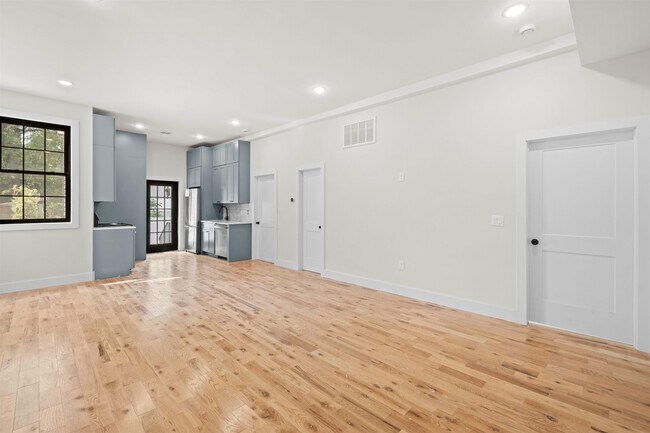 Building Photo - 241 Palisade Ave