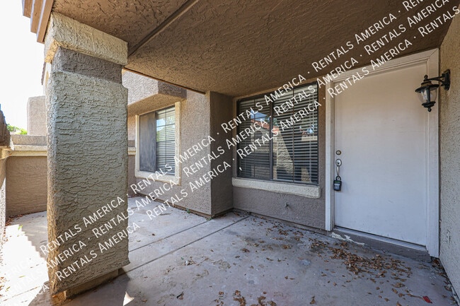 Building Photo - 1905 E University Dr