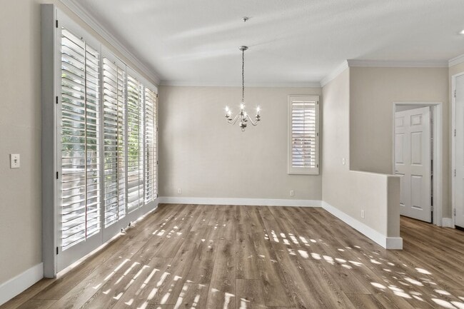 Building Photo - 3 Bedroom In Gated Community!