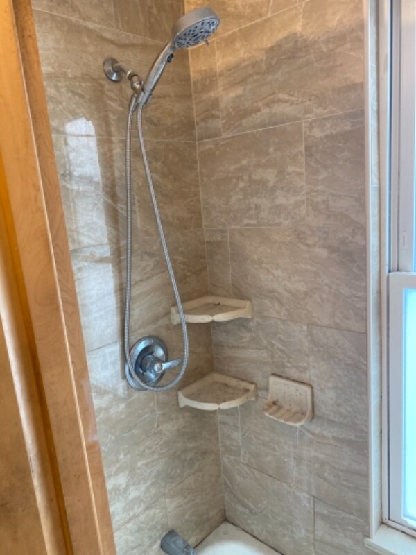 Building Photo - 2 View St