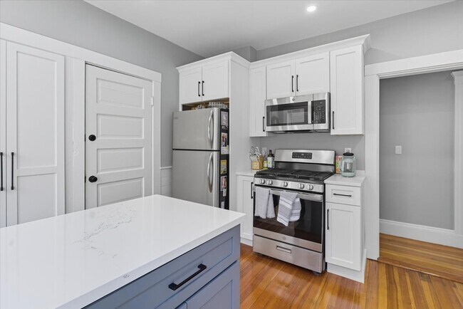 Foto del edificio - 663 Adams St