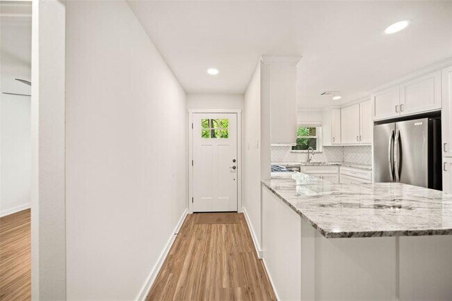 Foto del edificio - 18 Tulip Hill Ct
