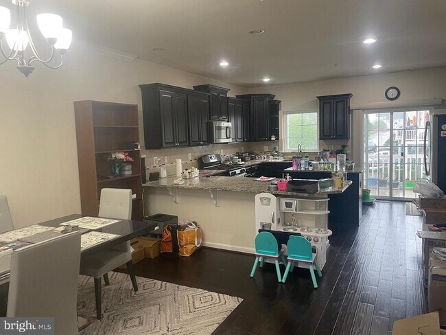 Building Photo - 7022 Foxton Way