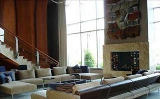 Foto del edificio - 8100 River Rd