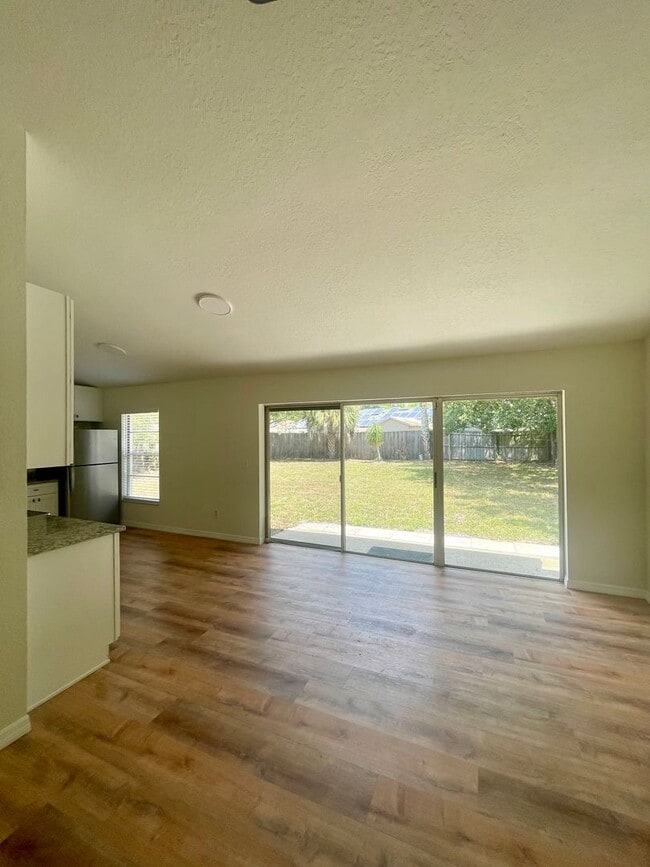 Building Photo - Renovated 3-Bed Home with Modern Upgrades ...