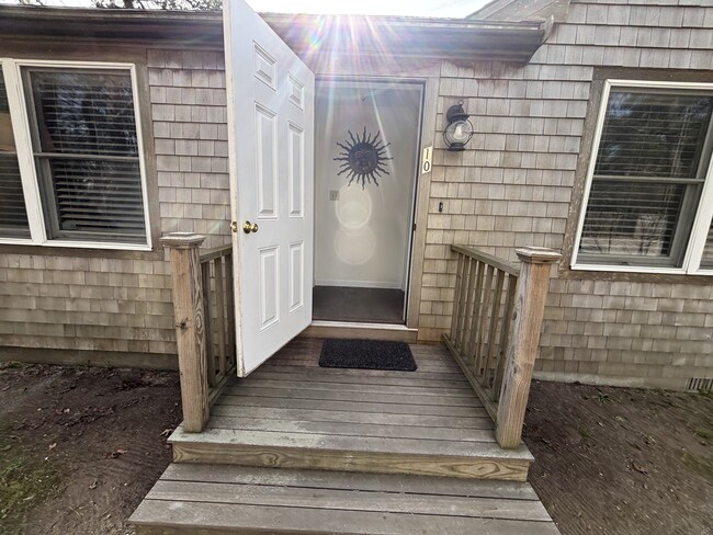 Building Photo - 10 Pine Grove Rd