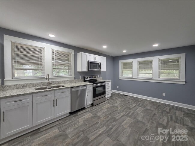 Foto del edificio - 222 W McCubbins St