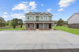 Building Photo - 102 Skye Dr